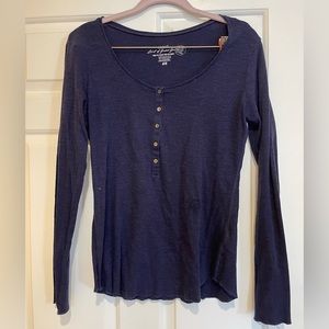 Group of three H&M medium long sleeve shirts with scoop necks